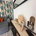 Le Coloré - Parking Gratuit - Confortable Appartement Pau
